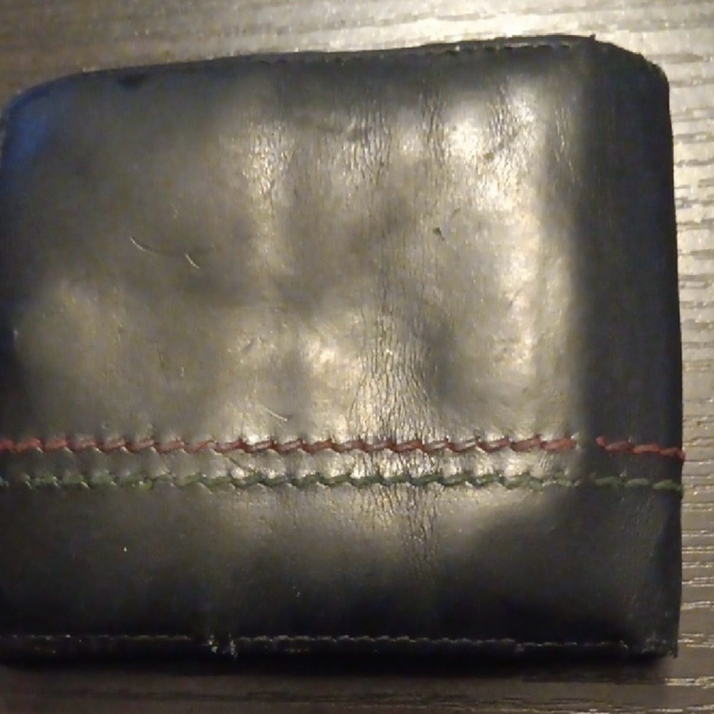 Gucci Vintage Black Leather
Unisex Wallet with Red and Green
Stitching (EUC) - Picture 3 of 14